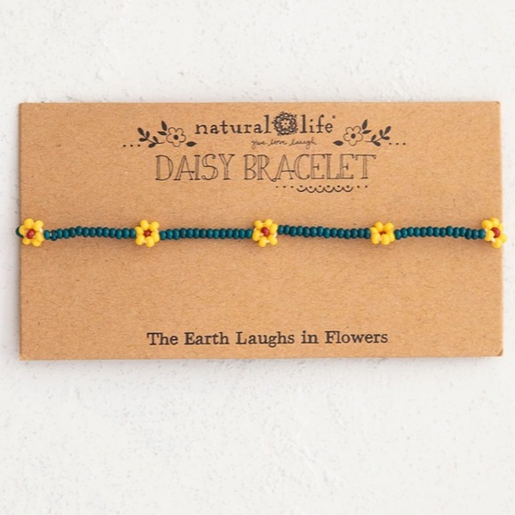 NATURAL LIFE Jewelry - NEW beaded daisy bracelet